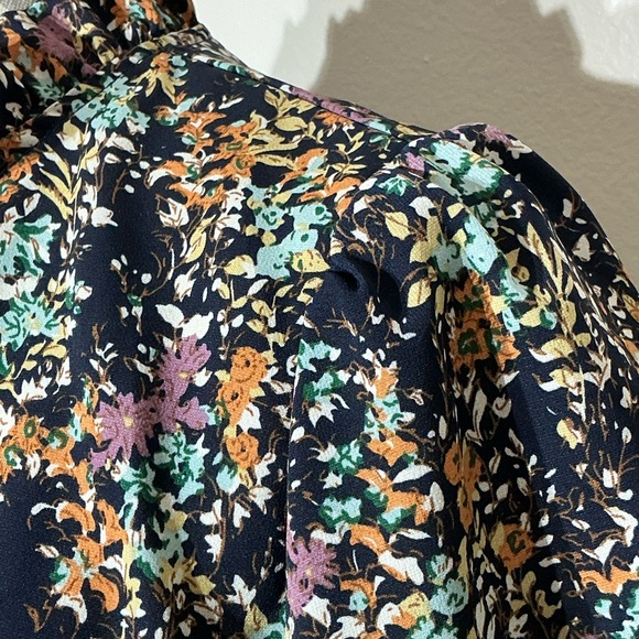 Emery Rose Large Blouse Floral Vneck - Picture 3 of 10